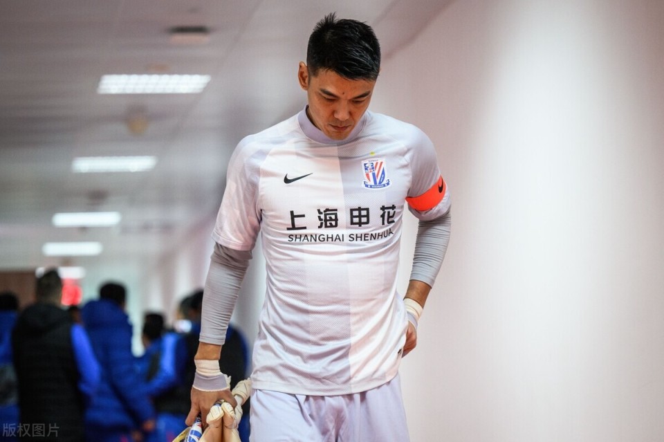 爱游戏中国体育包含冲刺阶段体能课后，上海久事队长鼓劲备战中超，管理层满意，细节决定成败的词条